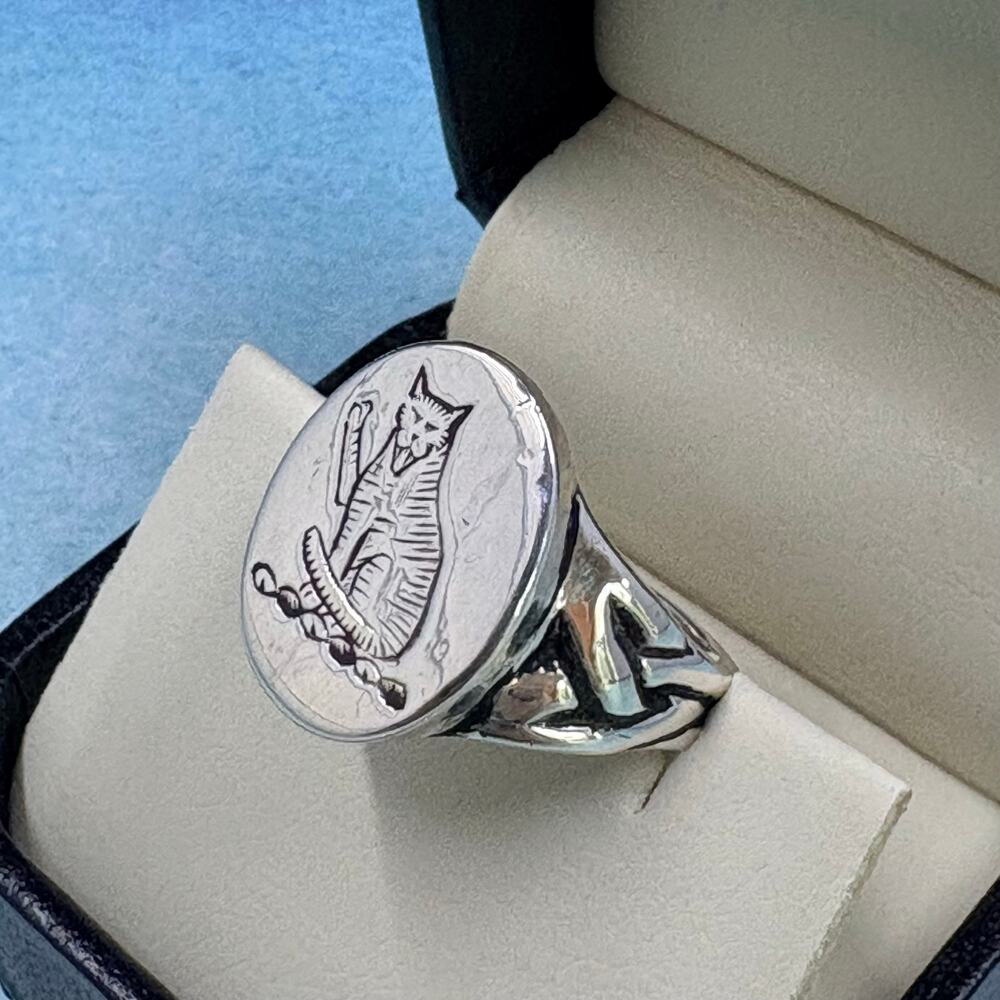Vintage Iona Silver Cat Signet Ring Engraved Kitty Braided Band